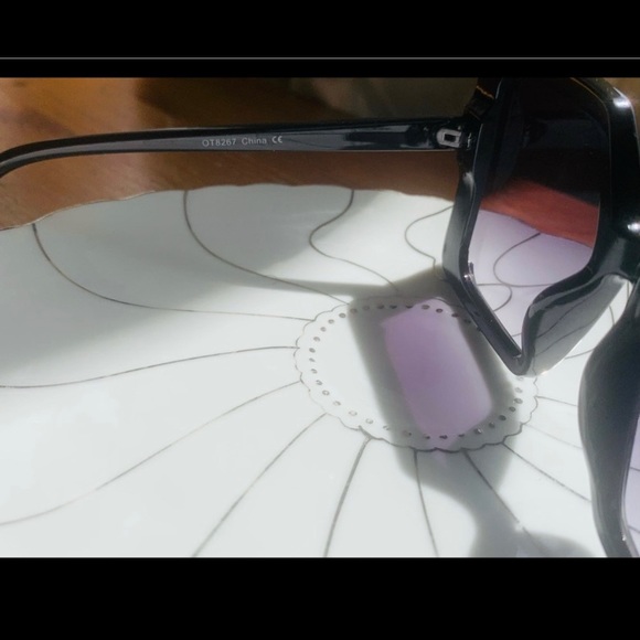 Chunky 90’s style sunglasses - Picture 5 of 6